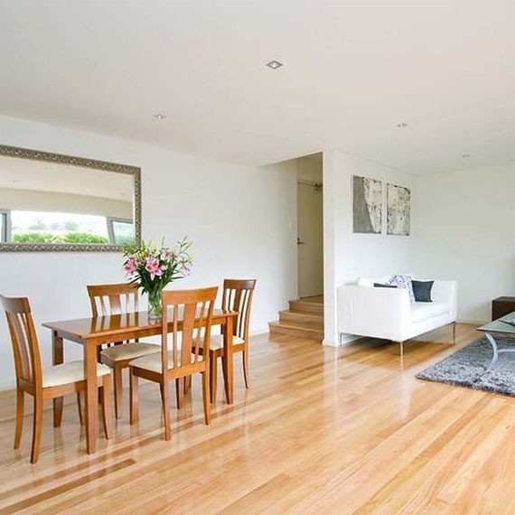 solid_hardwood_flooring_southern_beech_lifestyle